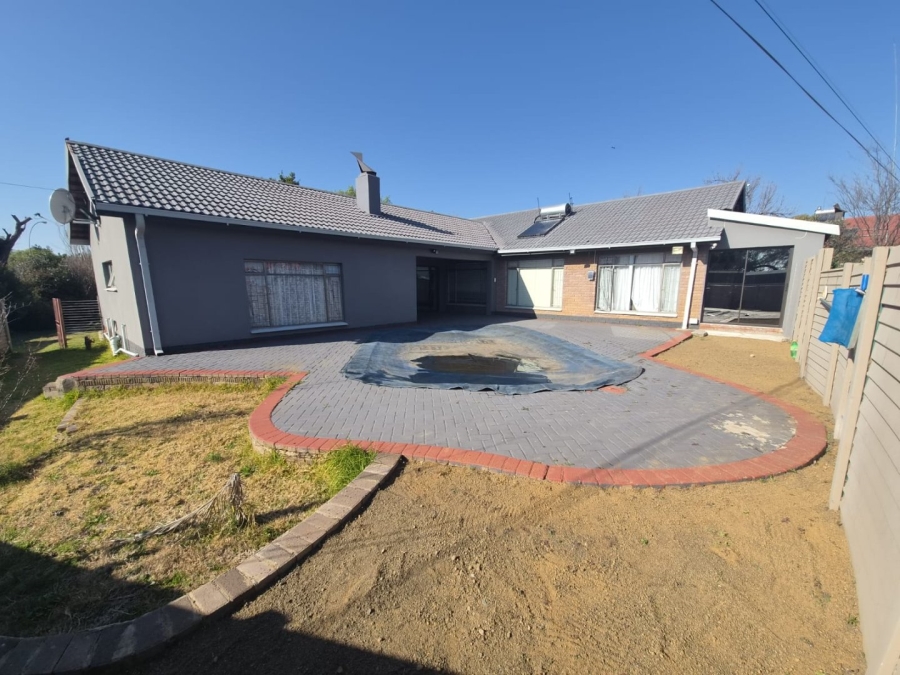 12 Bedroom Property for Sale in Universitas Ridge Free State